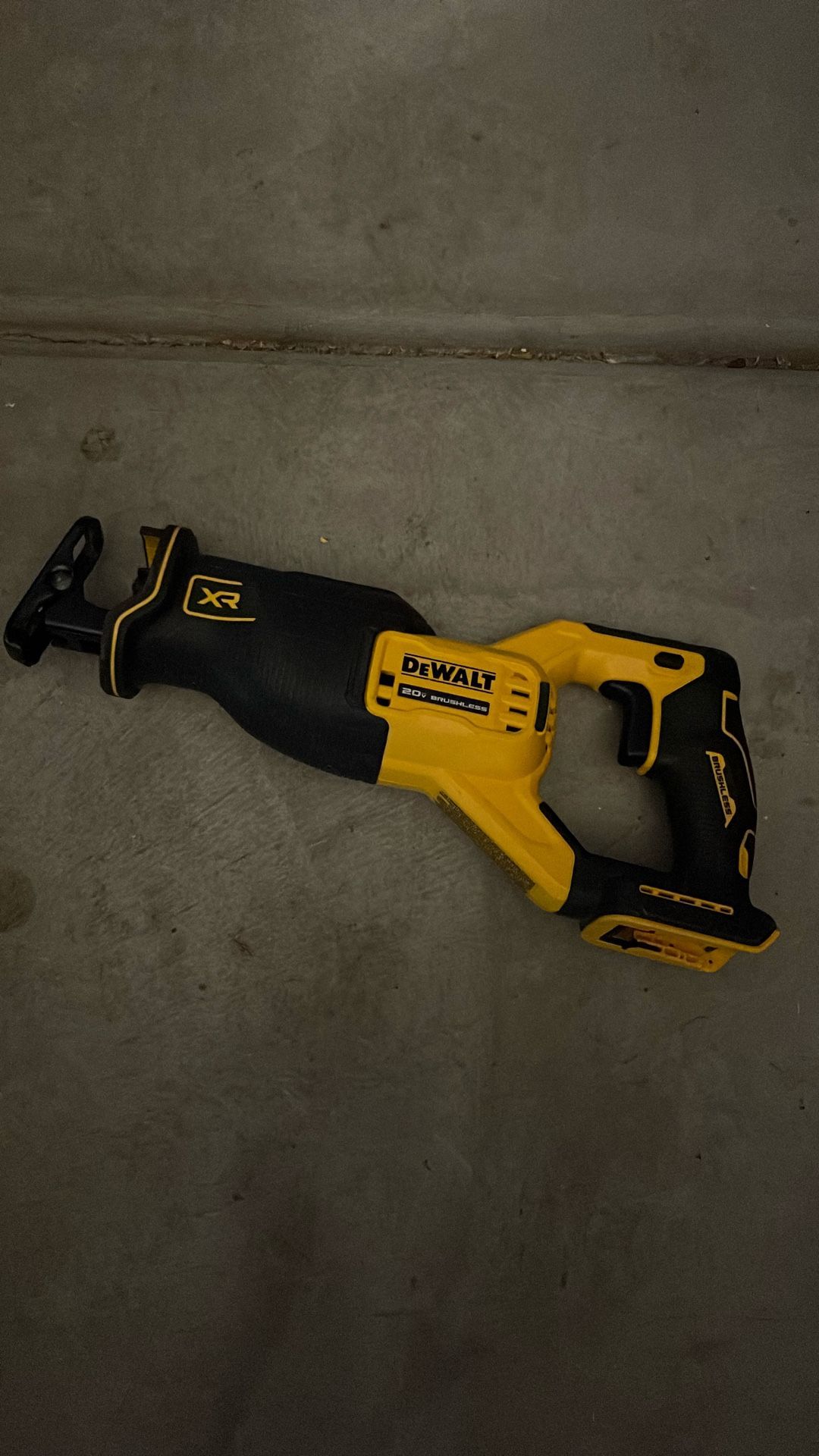 Reciprocating Saw Dcs382