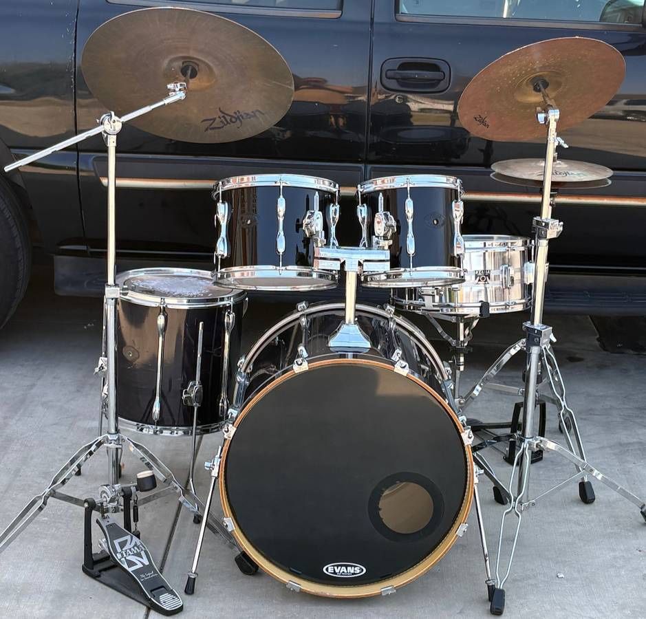 Black Tama Drum Set With Zildjian Cymbals And Hardware