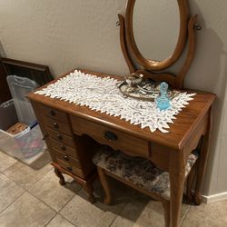 Powell Nostalgic Vanity/jewelry Desk