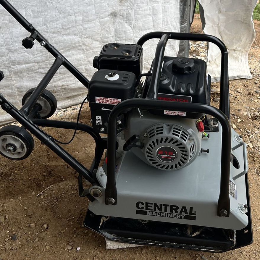 CENTRAL MACHINERY 7 HP Plate Compactor with Wheel Kit