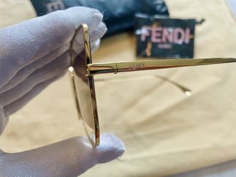 NWOT Fendi Cat Eye Sunglasses for Sale in Elk Grove, CA  display picture 3