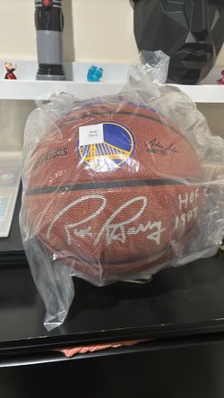 Signed Rick Barry Golden State Warriors HOF inducted in 1987.