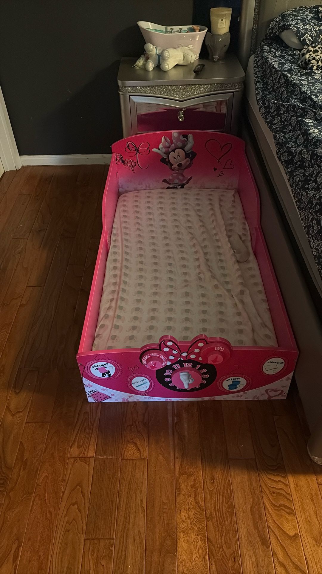 Toddler Minnie Mouse Bed Frame $40