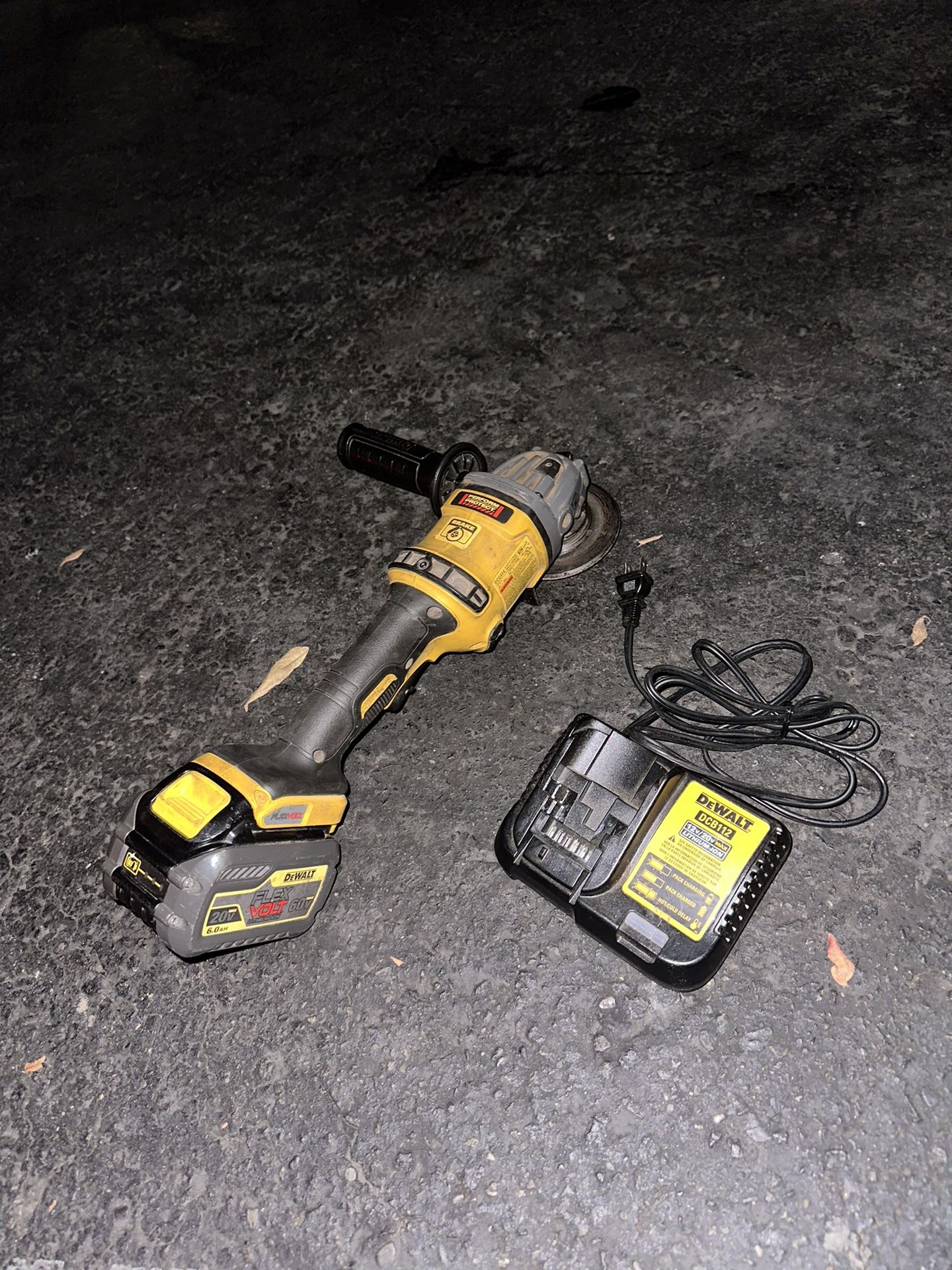 DEWALT FLEX VOLT 60 VOLT MAX BRUSHLESS GRINDER/60V FLEXVOLT BATTERY/ CHARGER