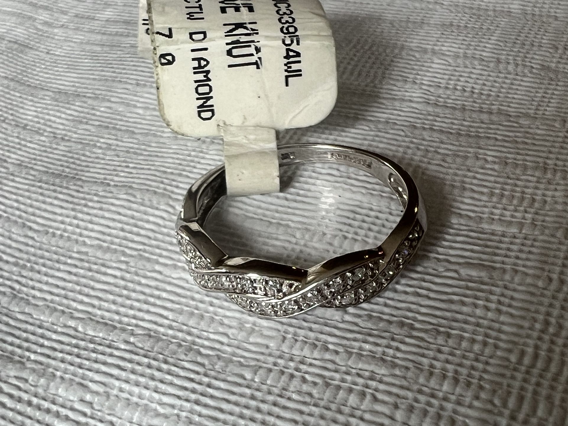10k Gold 1/7 CTW Diamond Keepsake Love Knot Ring! Beautiful Ring! Flawless!
