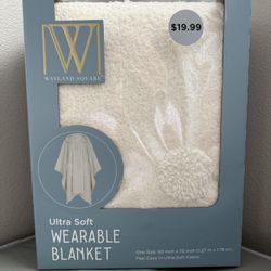 Wayland Square Ultra Soft Wearable Blanket BRAND NEW!!!