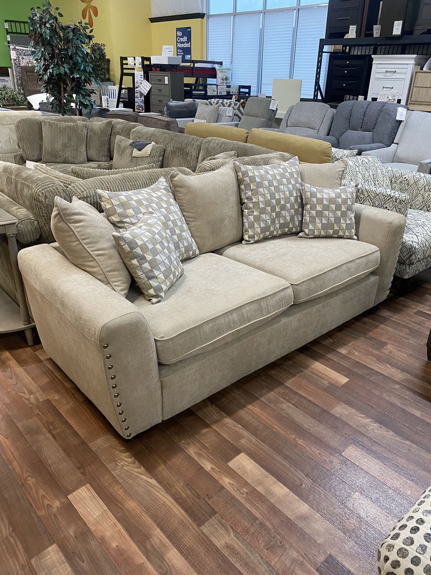 Silverthorn Sofa