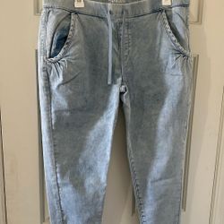 Women’s Low Rise Levi’s Joggers 