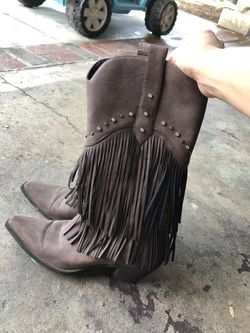 Woman’s fringe cowgirl boots size 9