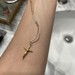 10 K Gold Necklace With Cross Pendant 