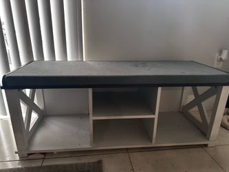 Seating shoe bench