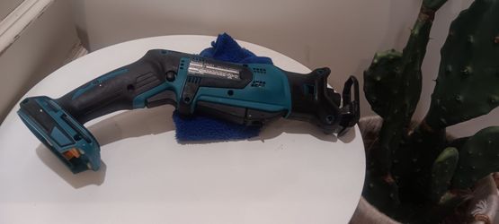Makita 18V LXT Lithium-Ion Cordless Sawzall (Tool Only). Only used it once.  Upgraded to Milwakee Tools