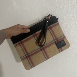 🧡 Plaid Wristlet Pouch