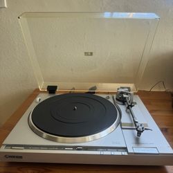 HITACHI Direct Drive Turntable HT-67 Record Player