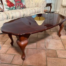 Elegant Solid Wood Coffee Table – Queen Anne / Traditional Style