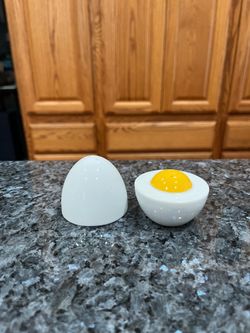 Vintage Porcelain Avon Egg Pair of Salt and Pepper Shakers. Preowned never used. Size approximately 3 inches tall