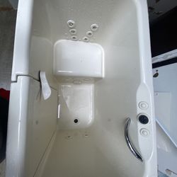 Walk-in Bath Tub