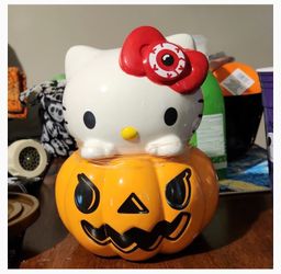 BRAND NEW Hello Kitty Pumpkin Peek Cookie Jar $20