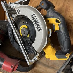 DeWalt saw DCS391