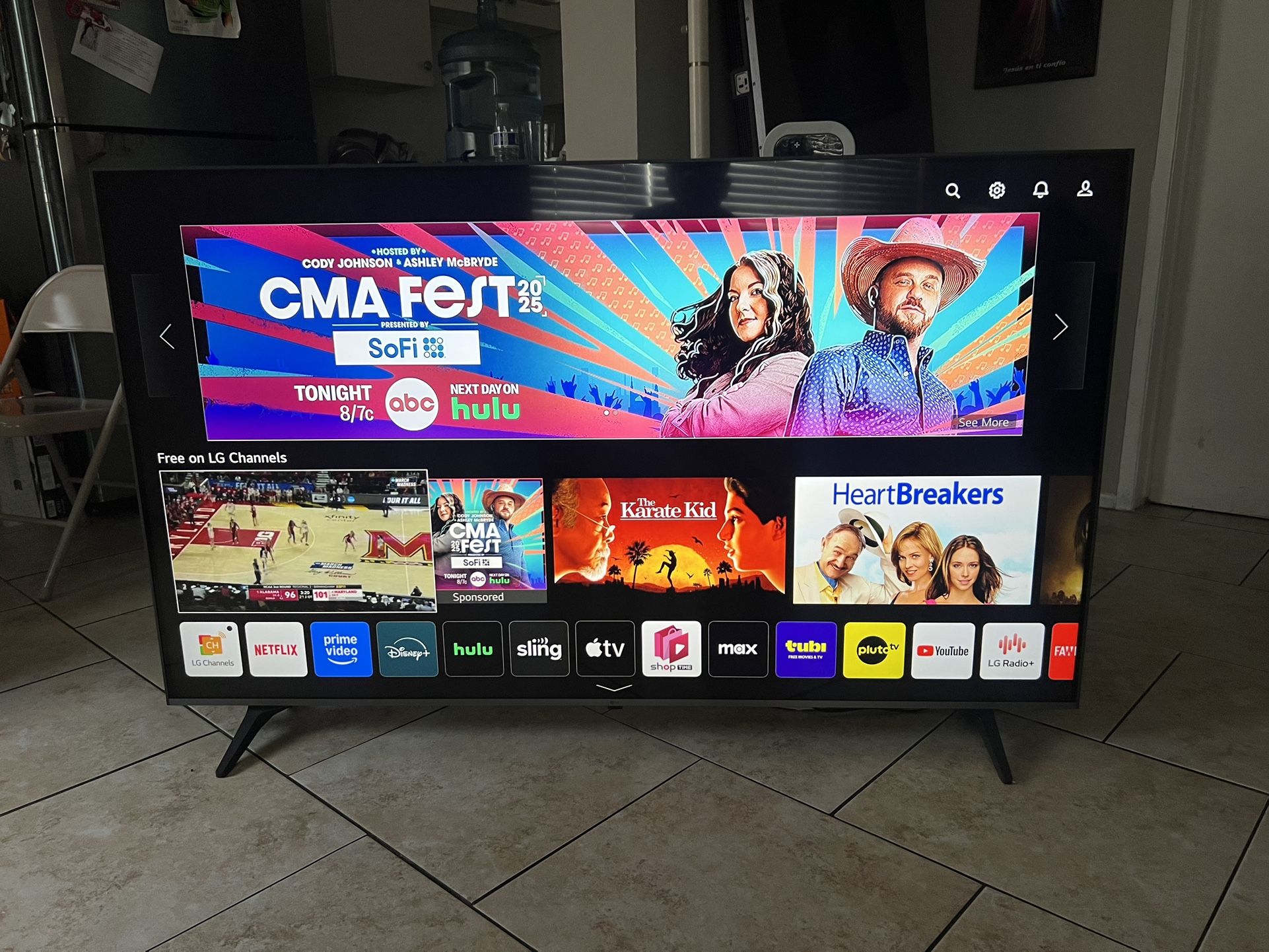 2024 65 Inch 4K LG Smart TV