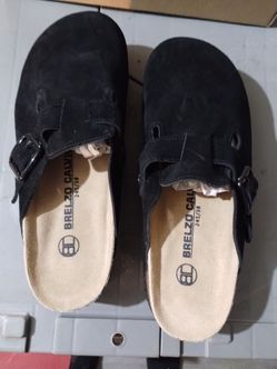 Women's size 8  shoes (NEW)