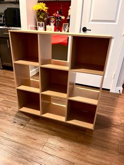 9 Cube Bookshelf Storage Organizer Light Brown Wood in Good Condition (pick up Lakeline mall area)