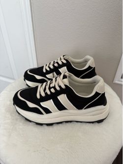 Woman's Forever 21 shoes ( Brand New )