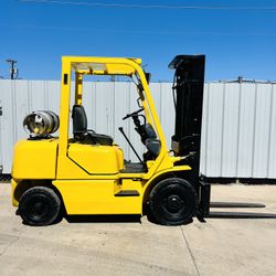 Forklift 5000lb Komatsu solid pneumatic tire low hours