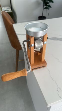 Seed grinder