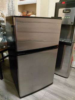 Midea Mini Fridge