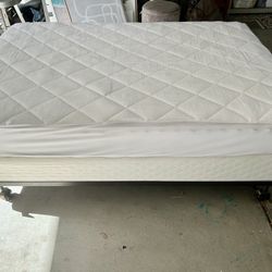 Full Size Bed w/ Boxspring & Frame