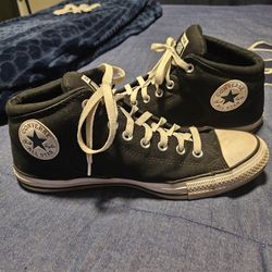 **LIGHTLY USED** CONVERSE CHUCK TAYLOR MID