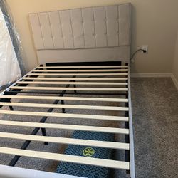 Queen Bedframe 