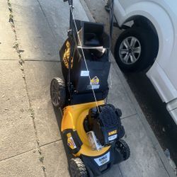 DEWALT 21 in. 163cc Briggs and Stratton 725Exi AWD Self Propelled