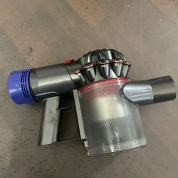 Dyson V8