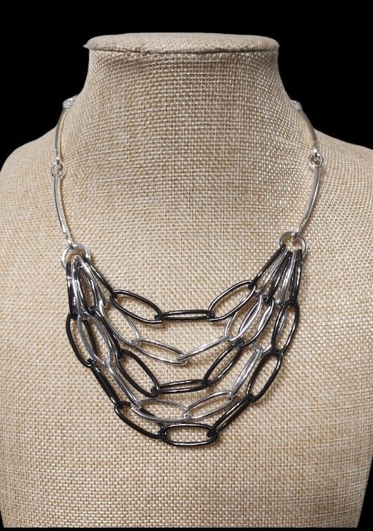 Premier Designs SIMPLICITY Necklace Silver And Hematite Plated
16 Inch With 4 In Removable Extension.