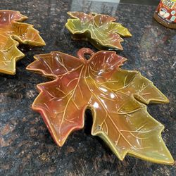 Set of 3 stacking Ceramic Leaves