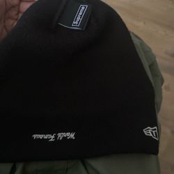 SUPREME NEW ERA BEANIE BLACK ON BLACK