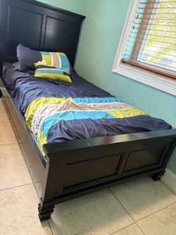 FREE- Twin bedroom set