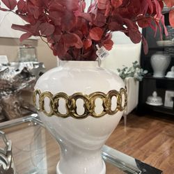 vase decor with flowers 