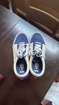 White & blue men’s Vans