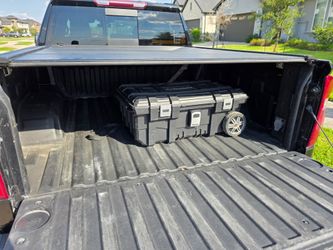 Retractable truck bed cover