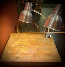 CARVING STATION WITH HEAT LAMPS
