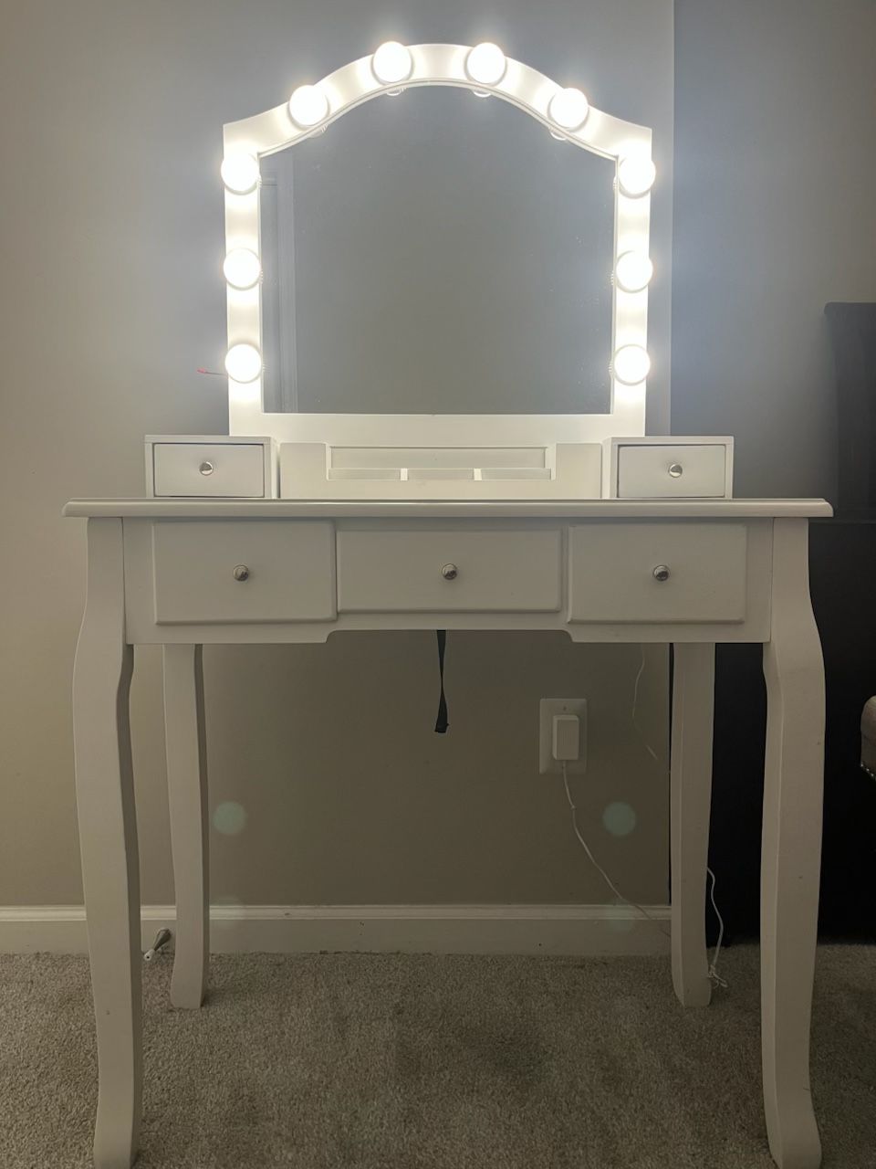 Makeup Vanity With Lights