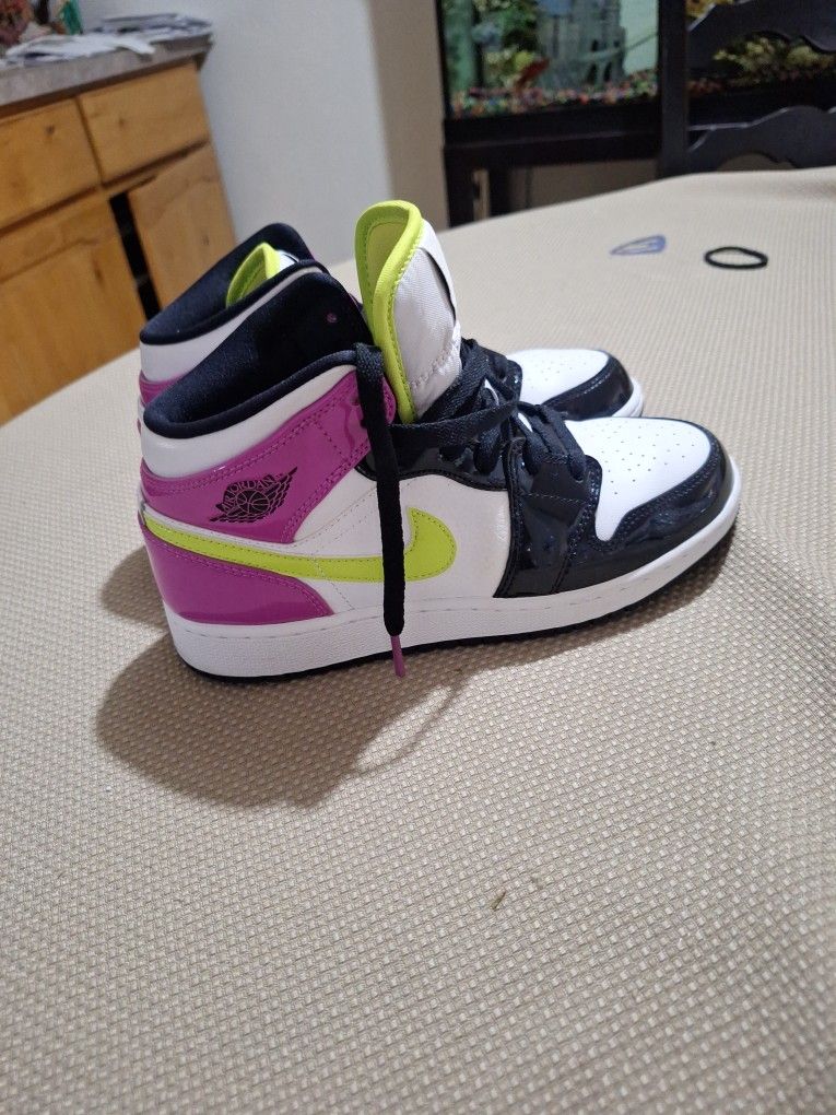 Air Jordan 1s Mid SE Cyber