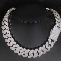 Moissinite  Cuban link chain