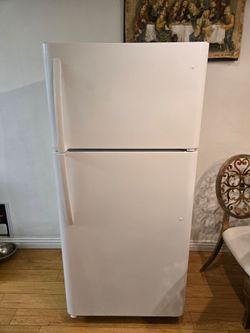 White Top-Freezer Refrigerator