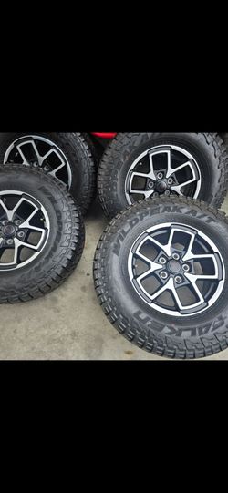 4 NEW 2025 RUBICON GLADIATOR RIMS&TIRES 285-70R17 33"
