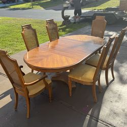 Beautiful Vintage Dinning Table w/ 6 Chairs Solid Wood