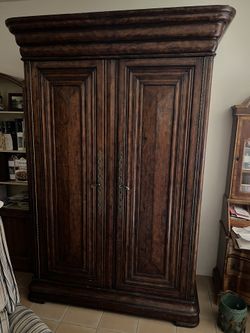 Armoire Wood Extremely Nice Great Condition 